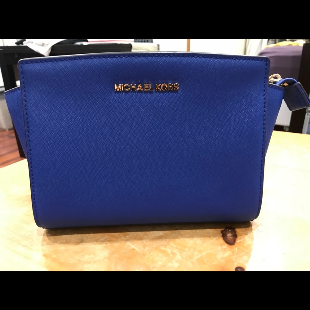 Michael Kors cross body purse